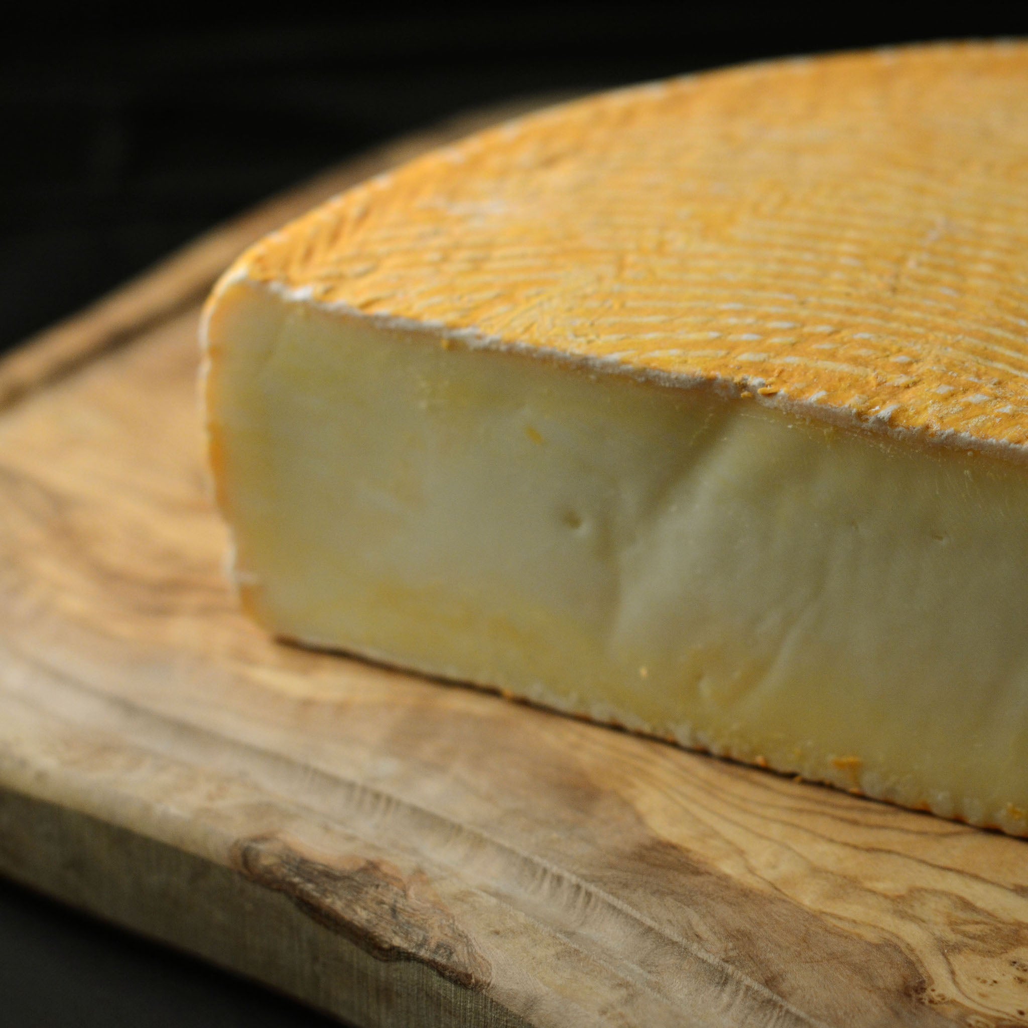 東京セミハードチーズ1/2ホール単品(1800g) | CHEESE STAND（チーズ